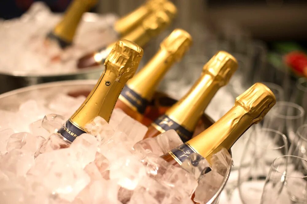 Шампанское collin. Шампанское крышка. День рождения шампанского. Колпачок на шампанское. Шампанское фото.