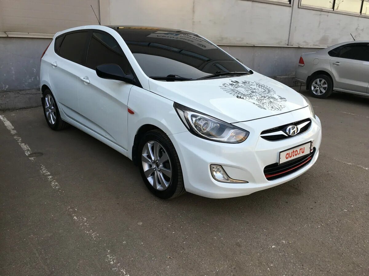 Хендай солярис 1 хэтчбек. Hyundai Solaris 2012 хэтчбек. Хендай Солярис 2012 хэтчбек белый. Hyundai Solaris 2011 года хэтчбек. Хендай Солярис 2013 хэтчбек белый.