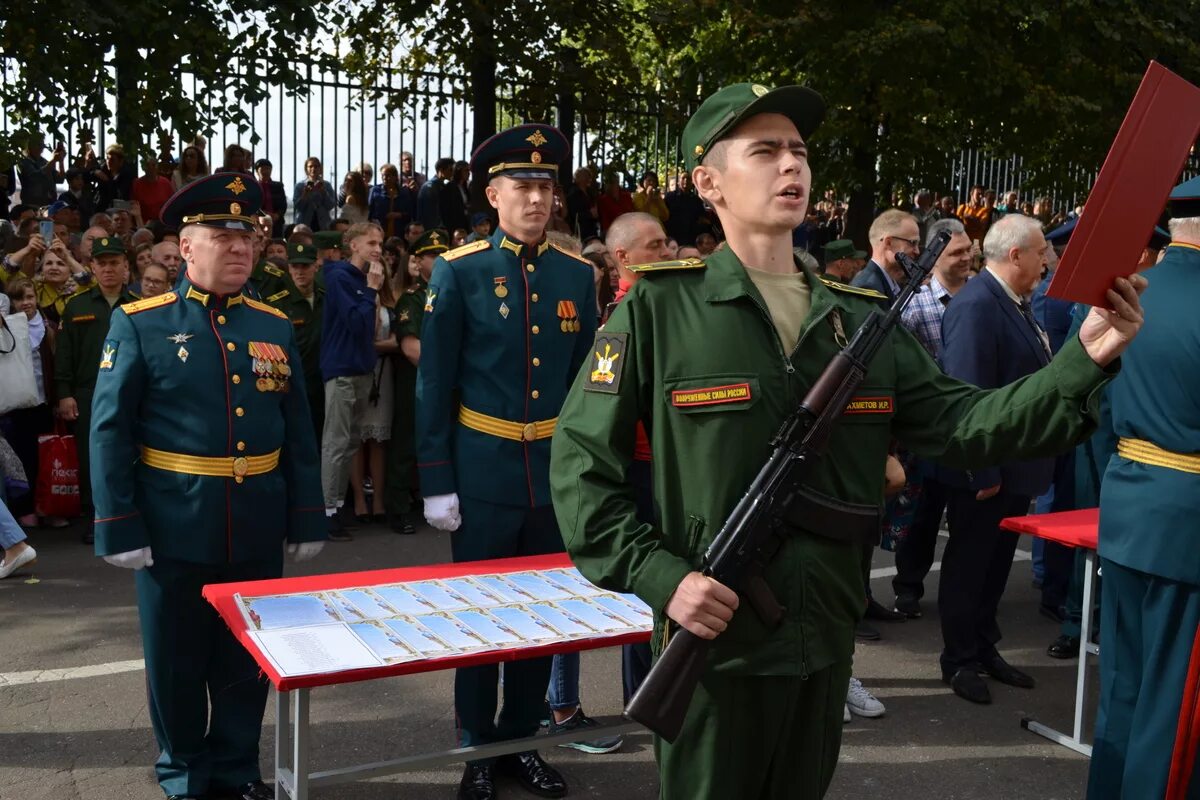 Курсант артиллерийского училища. Курсанты михайловской военной артиллерийской академии. михайловская академия артиллерии.