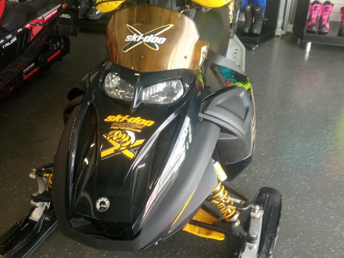 Brp ski doo mxz. BRP Ski-Doo MXZ Renegade x 1000. Ski Doo MXZ Renegade x 1000. Ski Doo Renegade 1000 SDI. Ski-Doo MXZ Renegade x1000 SDI.