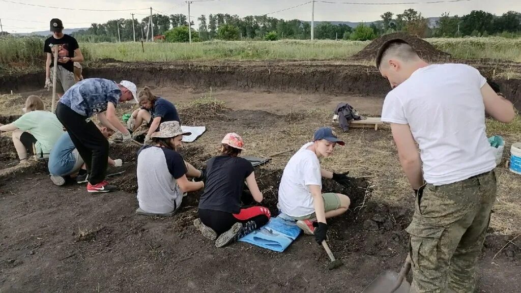 Власть труда погода. Археологические раскопки Тольятти. Власть труда Самарская область раскопки. Раскопки власть труда археологические. Студенты на раскопках.