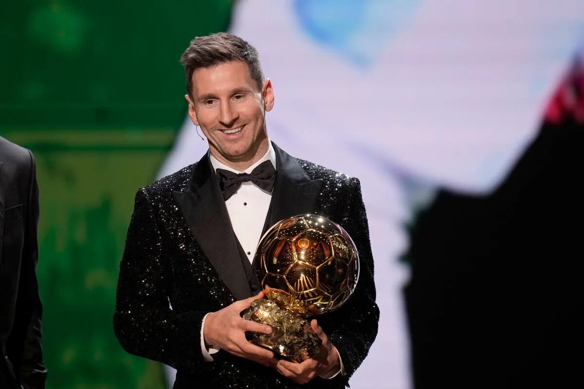 Лионель Месси золотой мяч 2021. Лионель Месси золотой мяч. Messi золотой мяч 2021. Лионель Месси 7 золотой мяч.