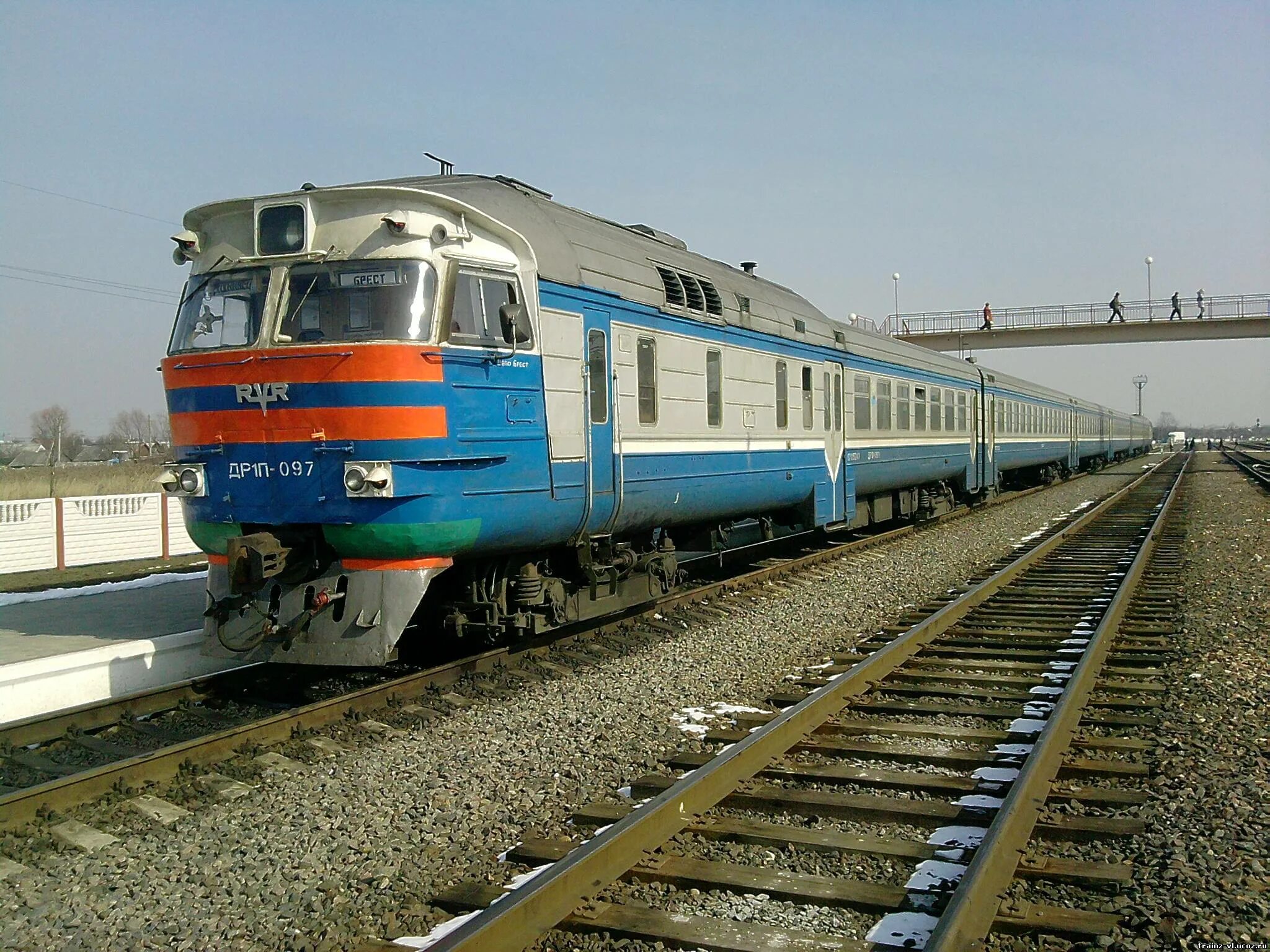 Поезд минск лунинец. Брест Лунинец поезд. Др1п. ЖД станция Лунинец. Поезд 97.