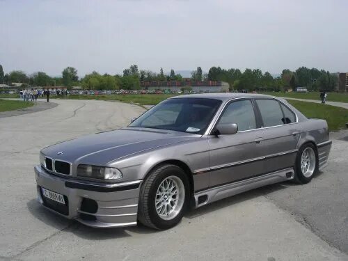 Запчасти BMW 725 авто на разборках