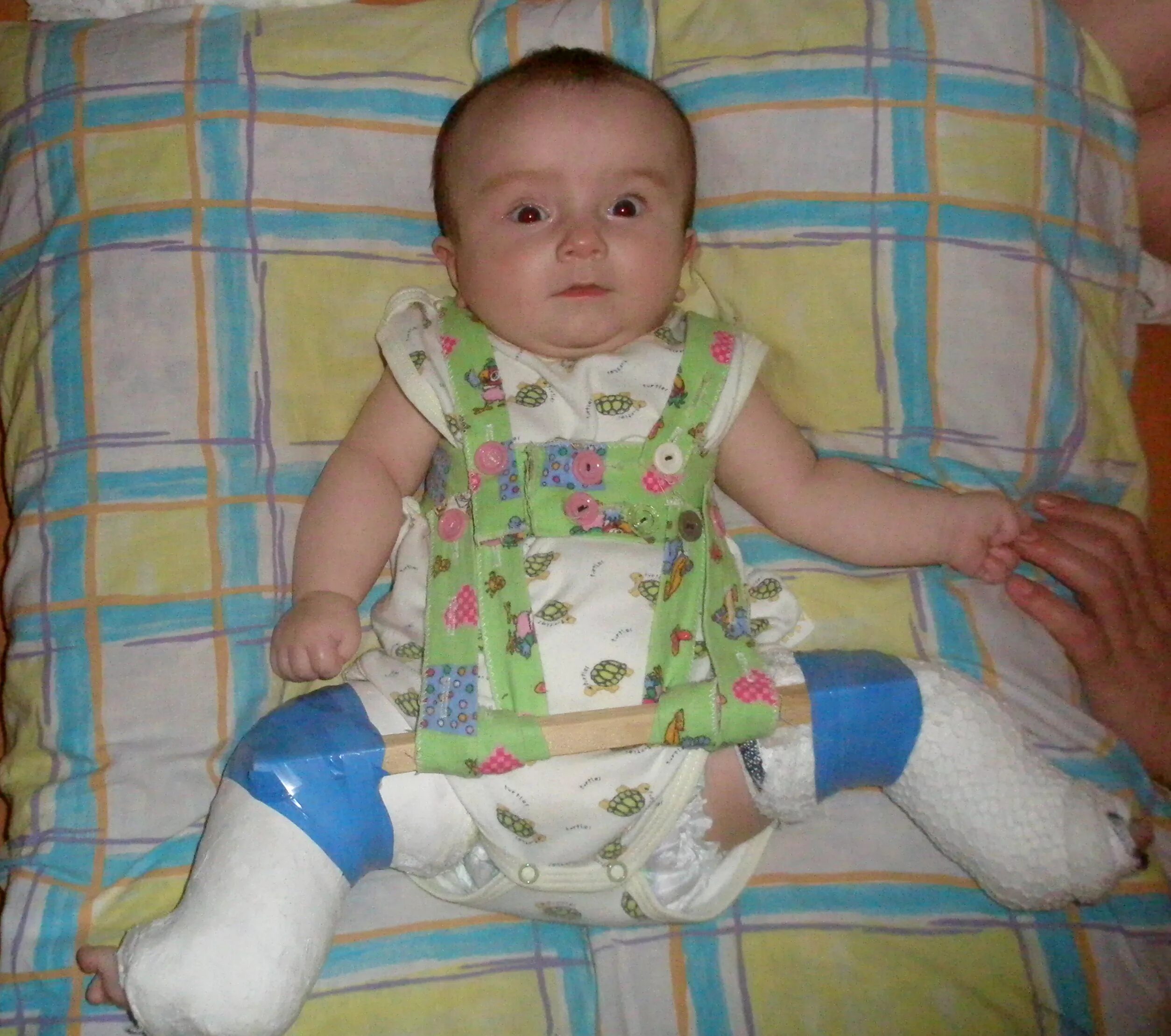 ребенок 2 полтора месяца. мальчик полтора месяца. детки полтора месяца. полтора года мальчику. ребенок полтора месяца.