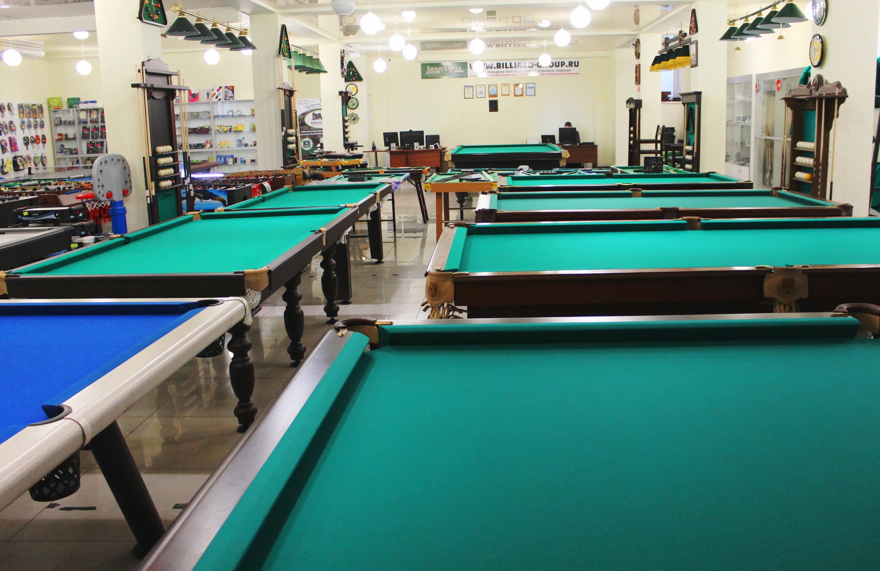 Бильярд в паласе симферополь. Бильярдный клуб симферополь. Бильярд симферополь. Бильярд симферополь. Нугуш гостиница азур.