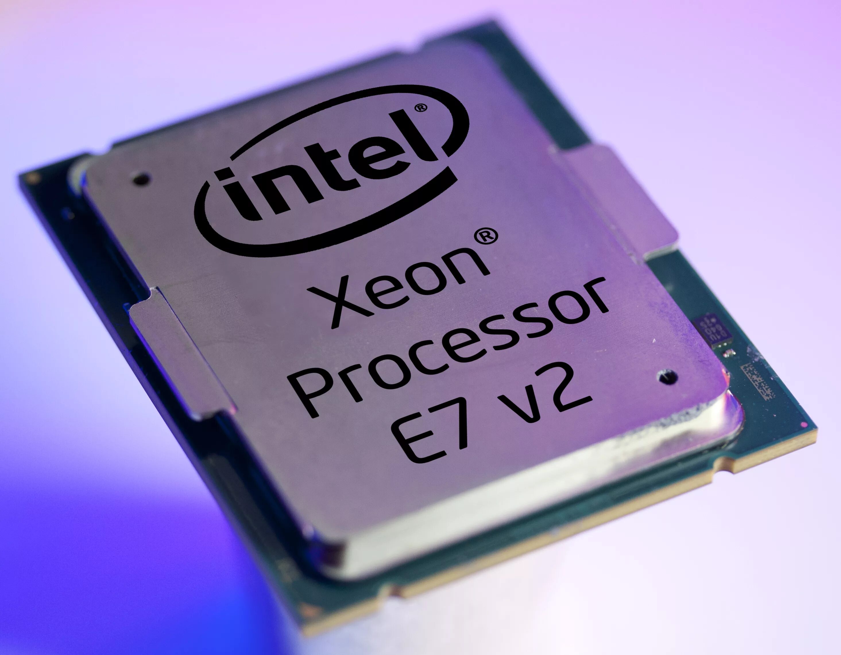 Производители процессоров intel. Процессор Интел Xeon. Intel Xeon e7-8890v3. Процессор Intel Xeon e7-8867v3. Процессор Intel Xeon e7-4820v2.