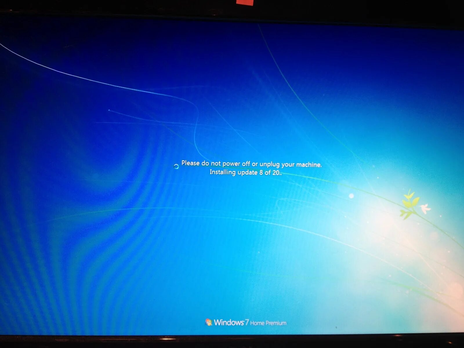 Windows 11 не выключается. Обновление Windows не выключайте компьютер. Икран обновления виндус 7. Заставки при включении ноутбука. Картинка загрузки обновления Windows.