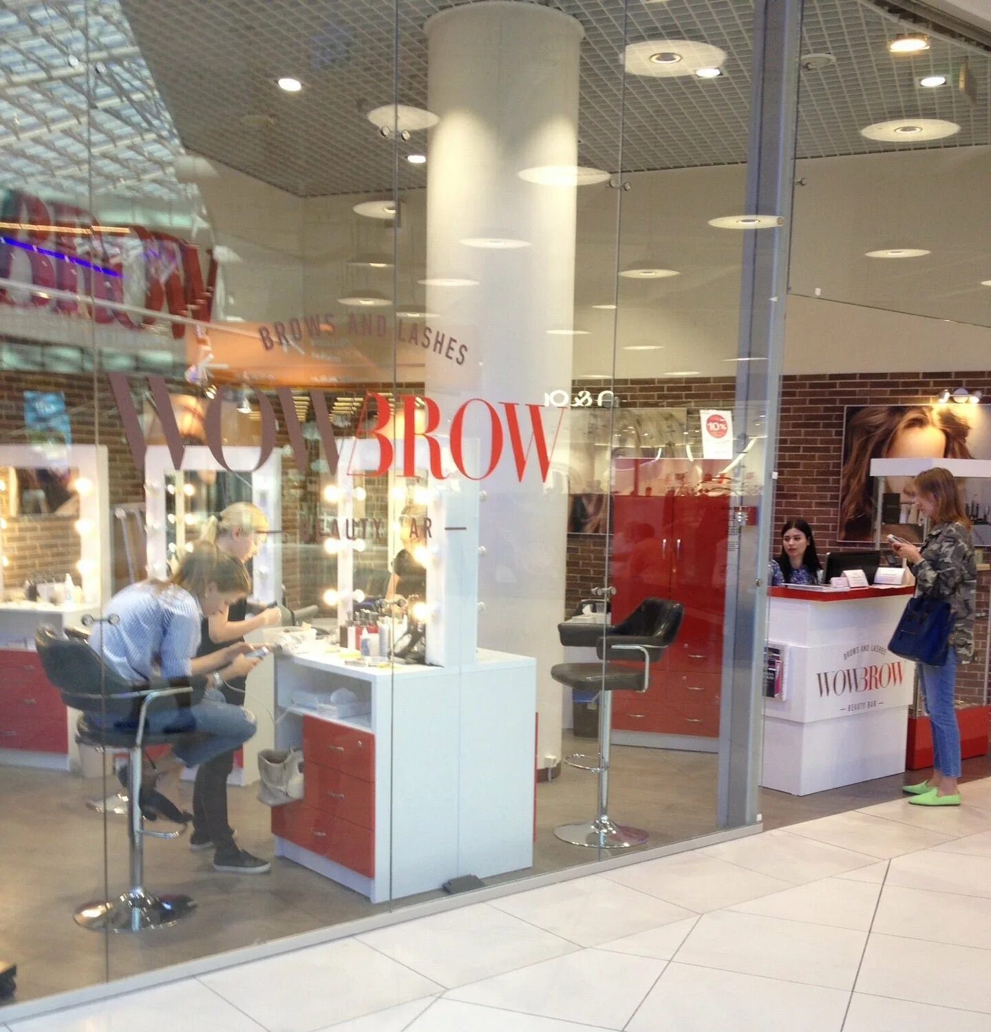 Wow brow студия. Wowbrow авиапарк. wow brow bar москва. wow brow студия каширская плаза. бьюти бар анапа.