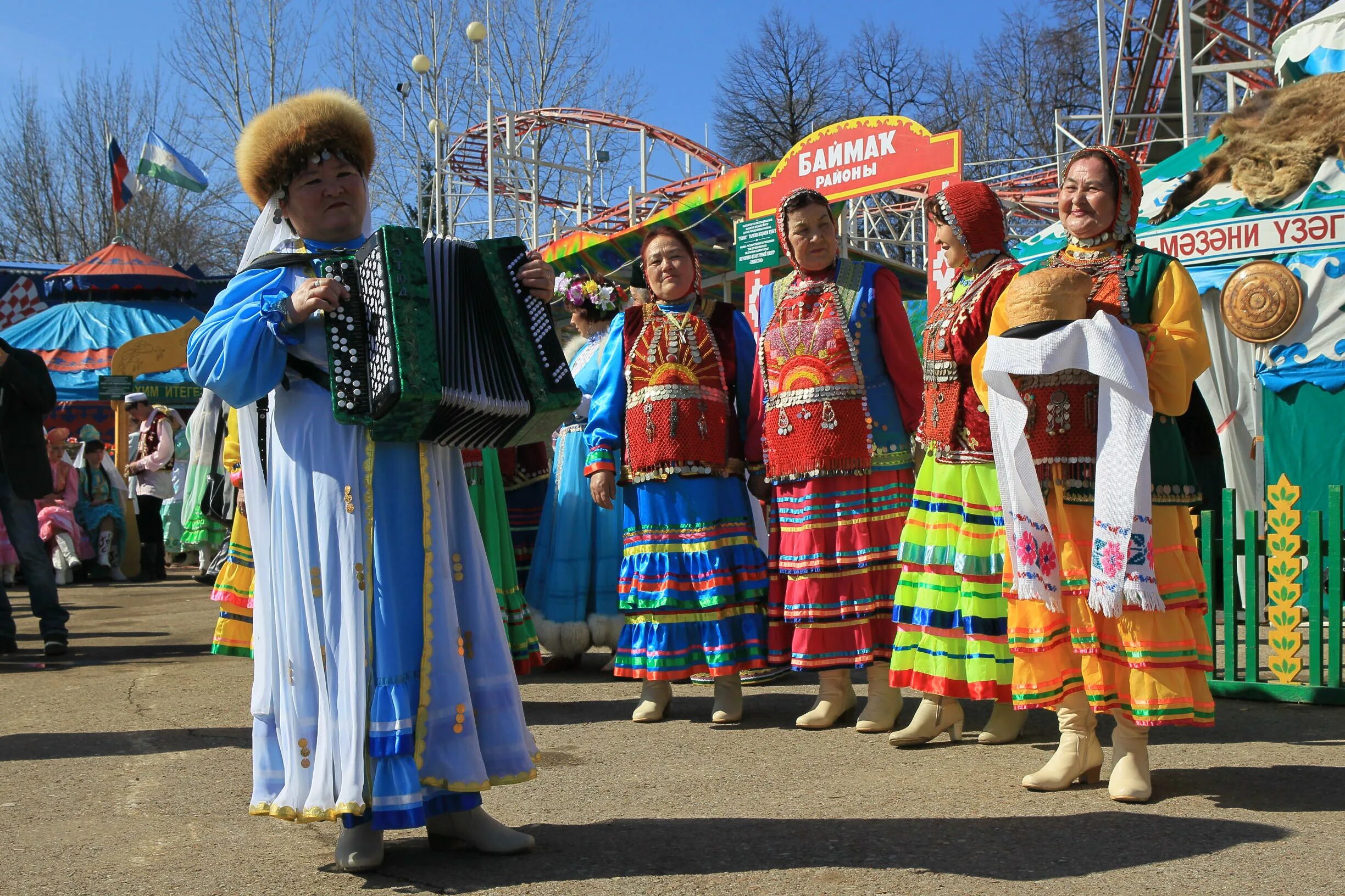Башкортостан дом дружбы. Башкортостан дом дружбы. Башкортостан дом дружбы. Навруз в башкирии. Этнодеревня сердце башкирии.
