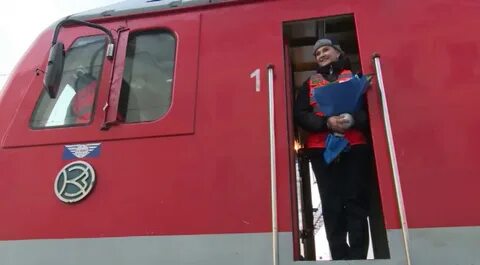 Машинист поезда дальнего следования