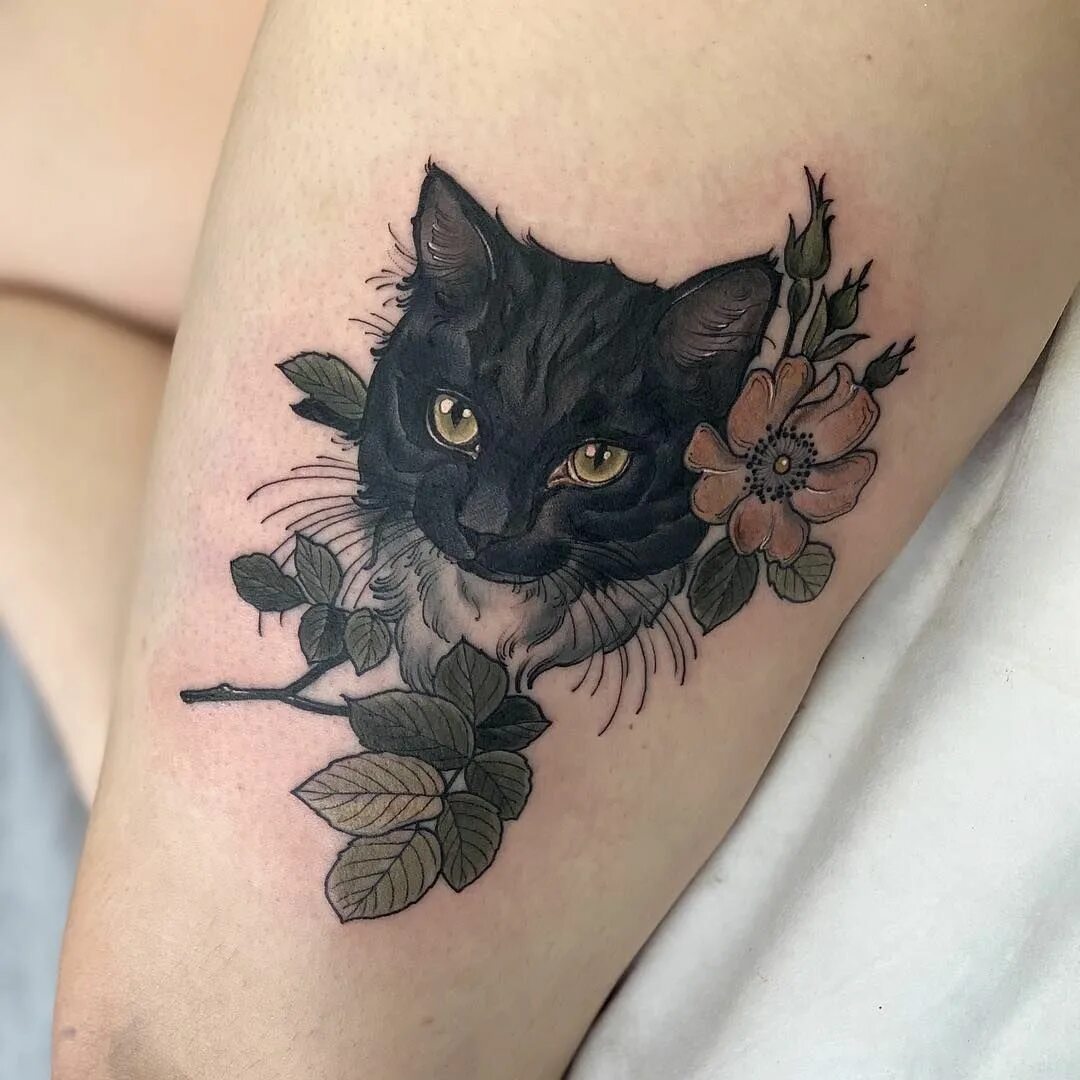 Тату на ноге. Тату кот на плече. Тату сиамский кот. Тату кошка. Татуировки кошки для девушек.