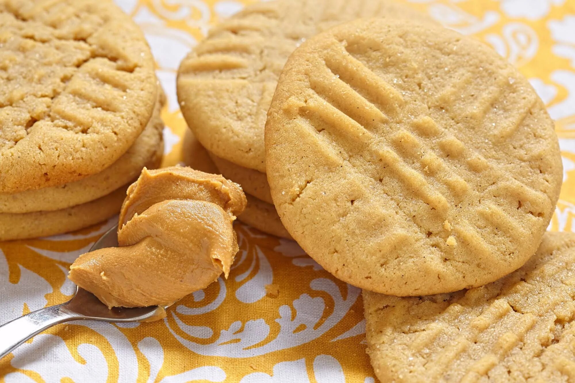 Арахисовое печенье. Печенье с арахисом. Печенье из арахиса. Печенье с арахисовым маслом.