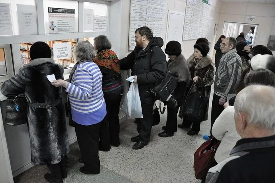 Очередь c. Очередь в поликлинике. очередь в больнице. очередь вполиклиннике. очередь в регистратуру поликлиники.
