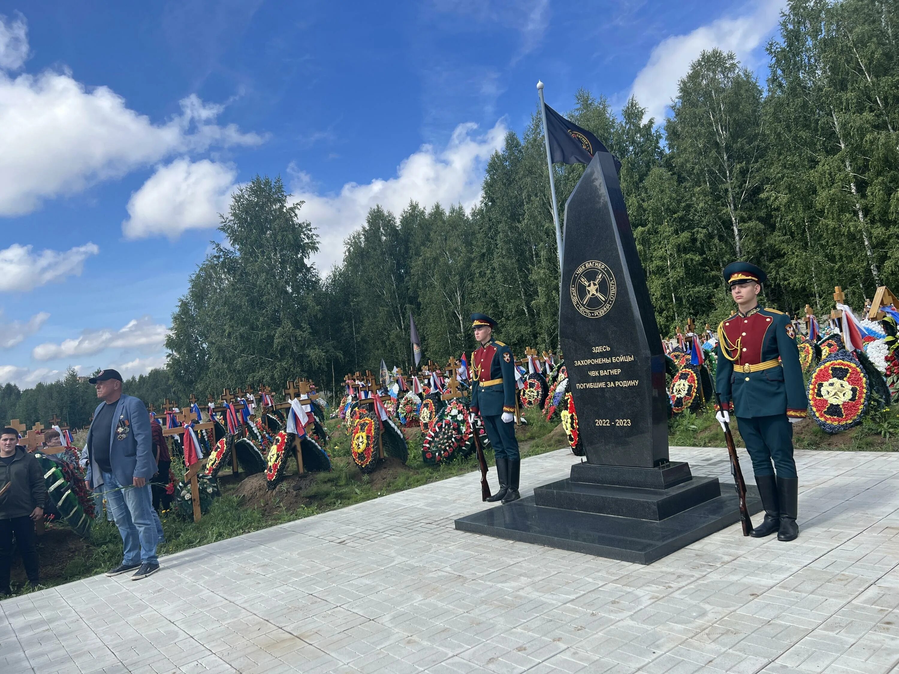 Памятники погибшим вагнерам. Памятники погибшим вагнерам. Памятники погибшим вагнерам. Памятник бойцам вагнера. Памятники погибшим вагнерам.