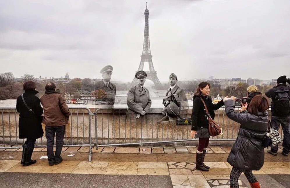 Стой там где стоишь. Адольф Гитлер на фоне Эйфелевой башни. Гитлер в Париже в 1940. Адольф Гитлер в Париже. Эйфелева башня в Париже Гитлер.
