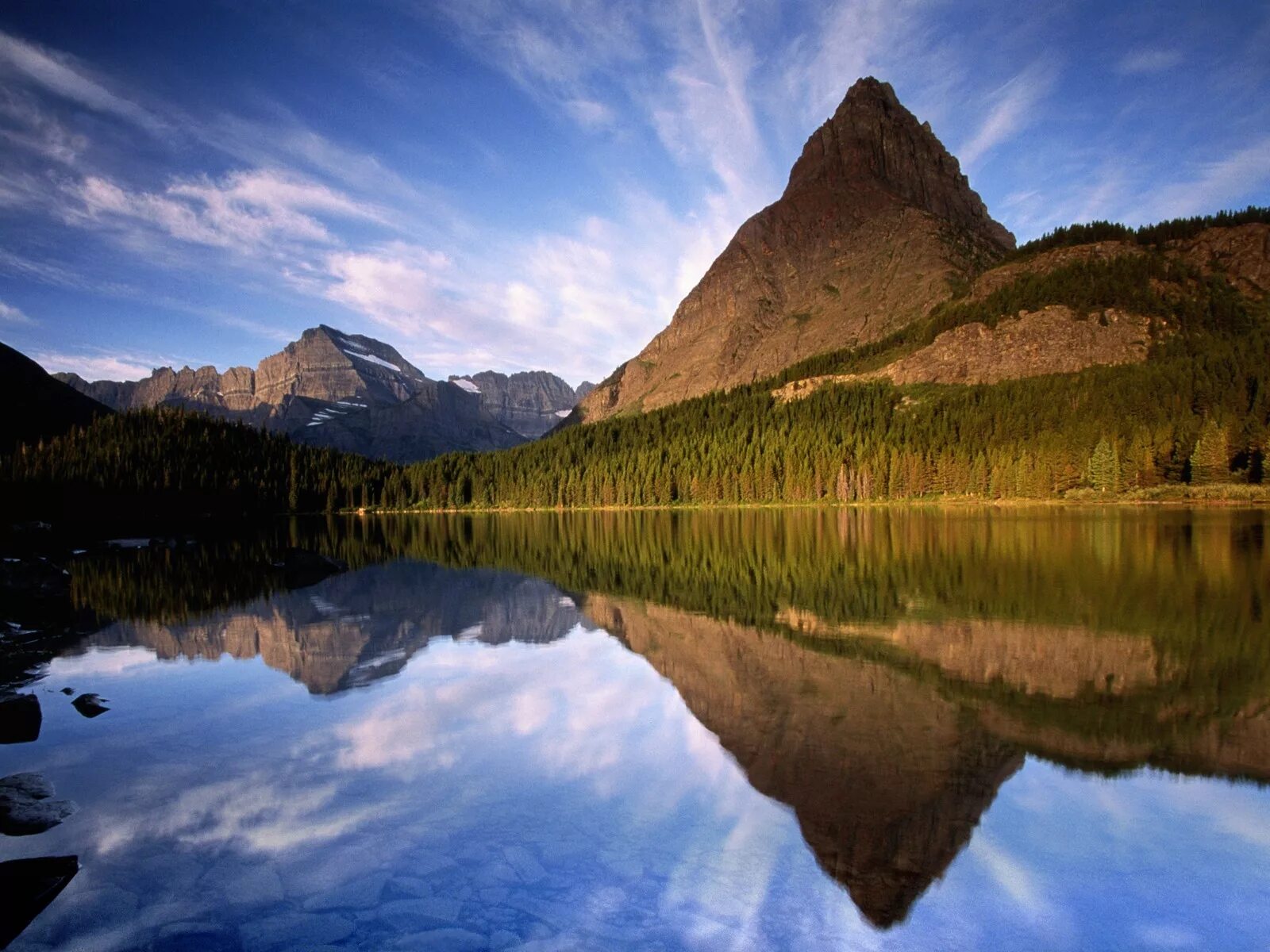 Windows 11 слайд шоу. Природа. Зеркальная симметрия в природе. Симметричный пейзаж. Обои горы.