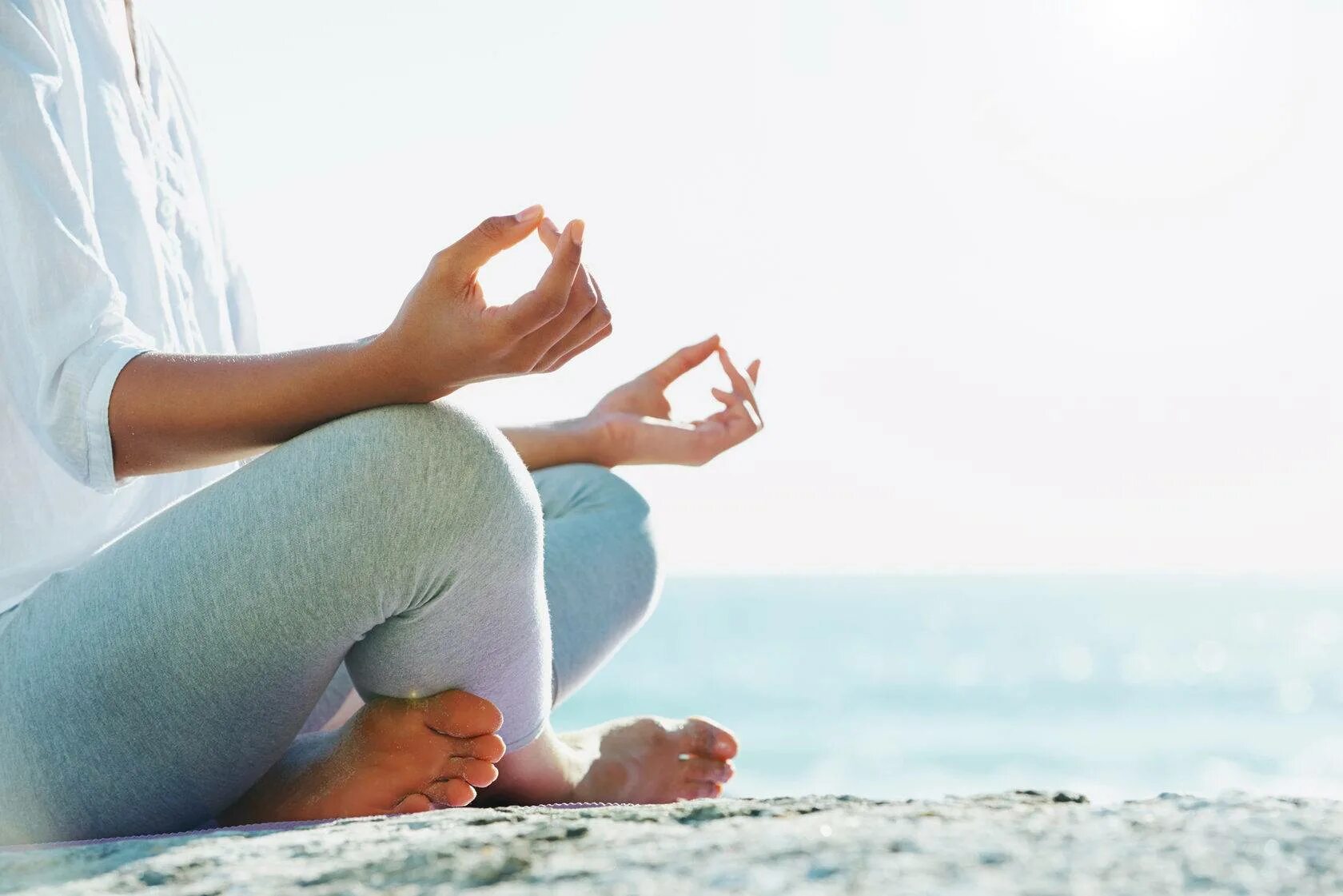 Медитация для начинающих успокоение. Расслабление. Медитация на расслабление. Йога медитация. Спокойствие расслабление.
