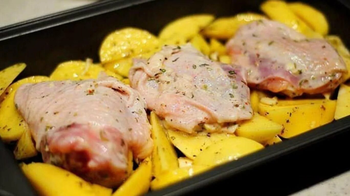 Куриные бедра картофель