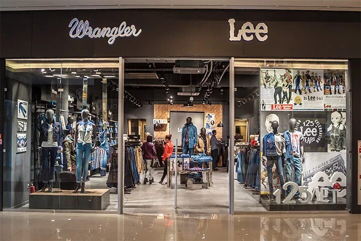 Lee. Магазин lee в москве. Магазин ли в москве. Магазин lee wrangler в сити молле. Магазин ли в москве.