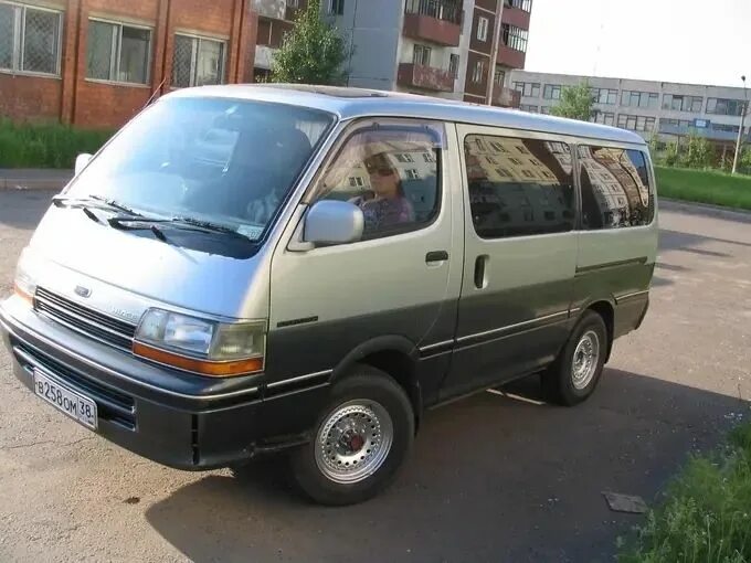 Дизель полный привод с пробегом. Тойота Хайс 1991г. Тойота Hiace 1991. Тойота Хайс полный привод. Toyota Hiace 2000 левый руль.