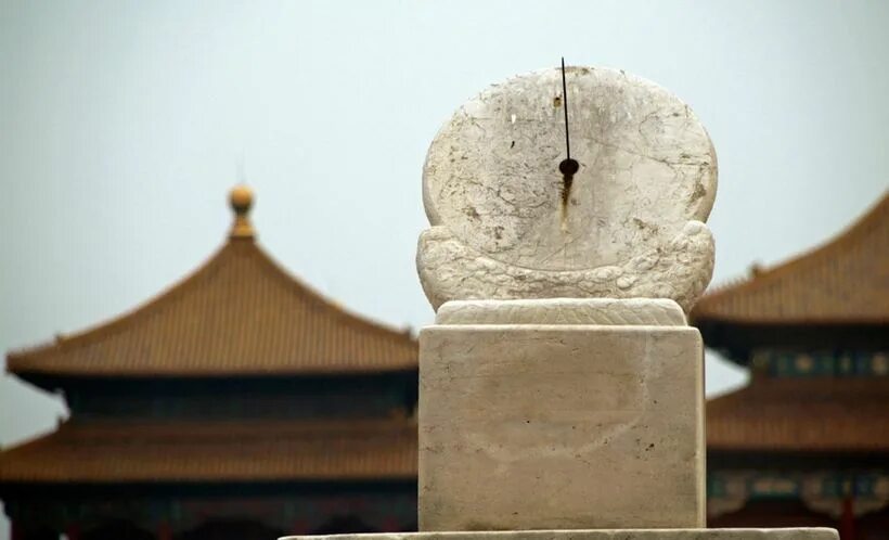 Часы в китае названия. Солнечные часы в древнем Китае. Гномон в Китае. Запретный город Китай солнечные часы. Гномон в древнем Китае.