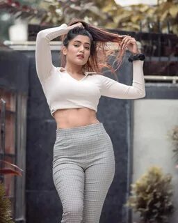 Gima Ashi glam trendy clicks.