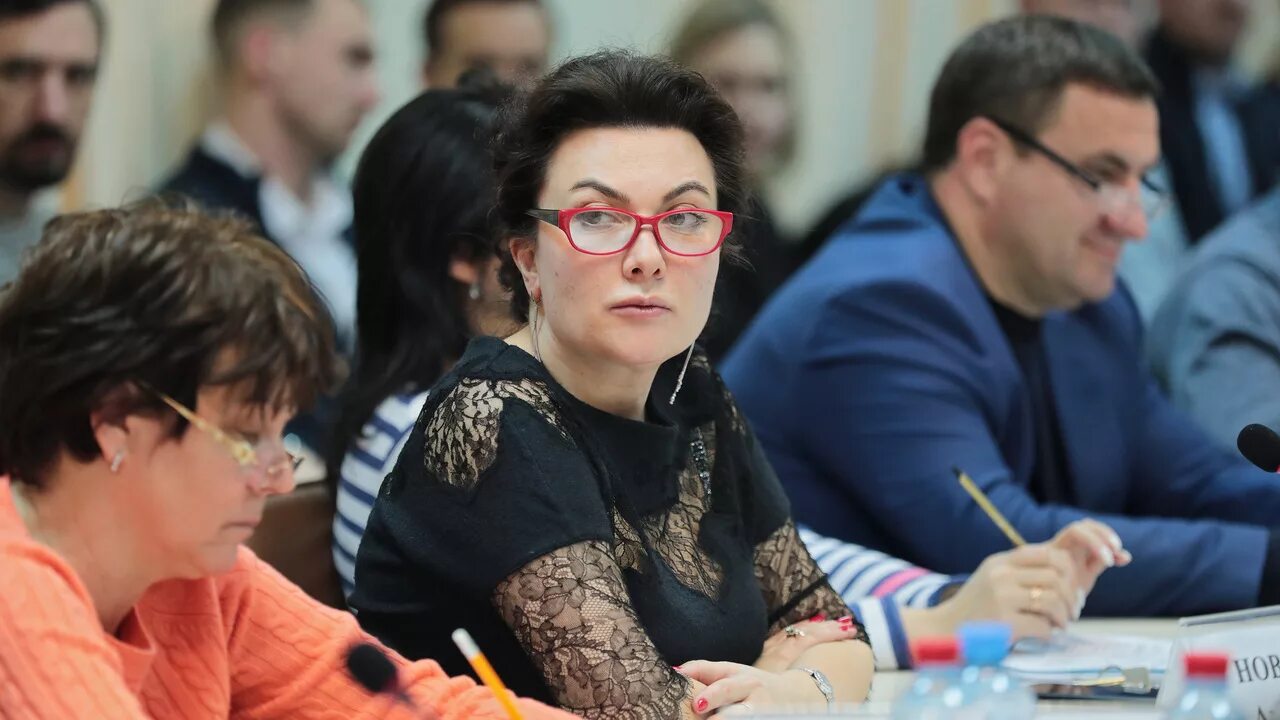 Министра культуры крыма арины новосельской. Новосельская почта. Министр культуры крыма. Экс министр крыма новосельская. Новосельская почта.