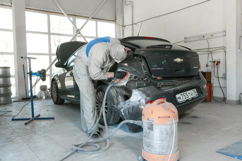 работа кузовщик маляр. рихтовка машины. работа кузовщик маляр. кузовщик маляр. покраска автомобиля.