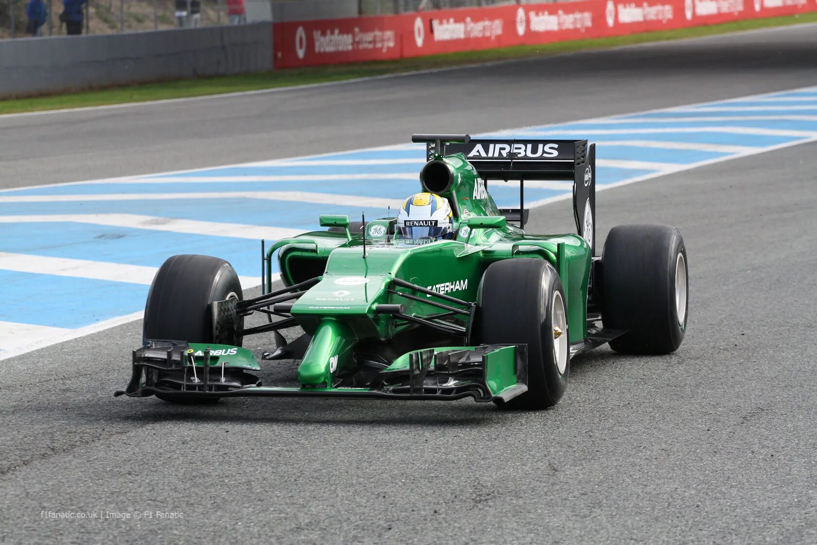 Гибрид первого поколения f1. Caterham f1 2014. Катерхем f1. F1 2014 Болиды. Renault f1 2014.