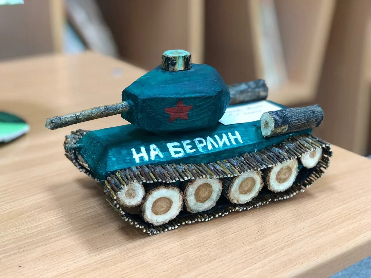 Поделка военная техника 3 класс. Поделка Военная техника. Поделка модель военной техники. Военная поделка в садик. Поделки военной техники своими руками.