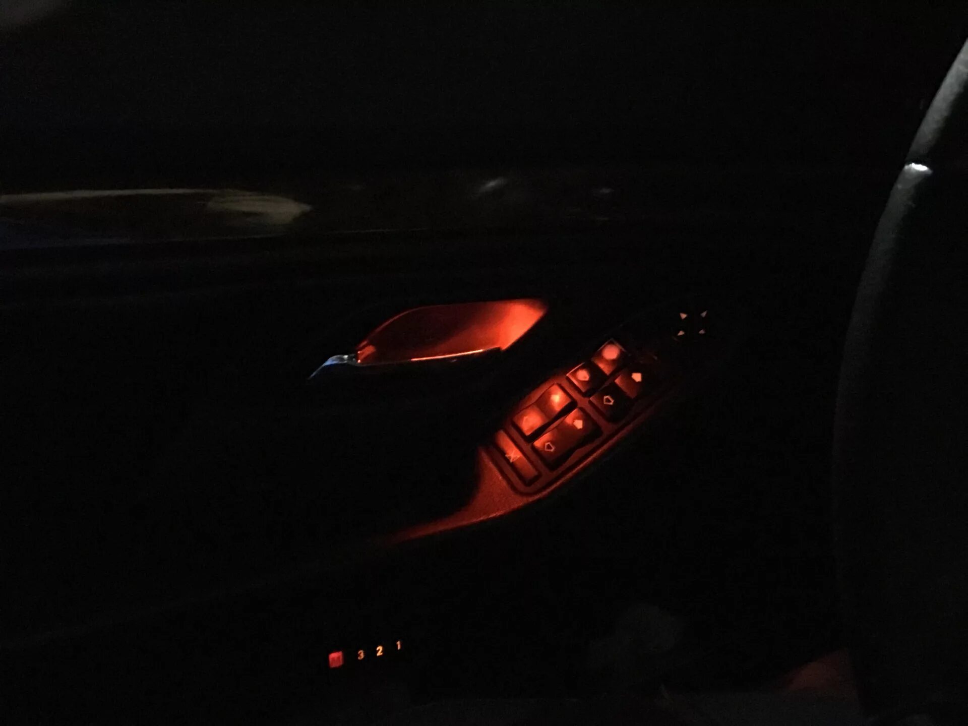 Подсветка е39. Подсветка ручек бмв е39. подсветка ручек е60. bmw e39 подсветка салона. подсветка ручек бмв 7 е38.