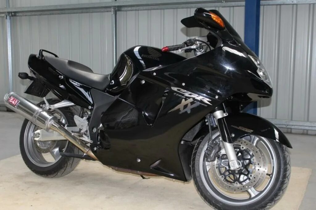 Honda 1100 blackbird. Cbr 1100 super blackbird. Хонда сбр 1100. Honda cbr 1100 blackbird. Хонда черный дрозд 1100.