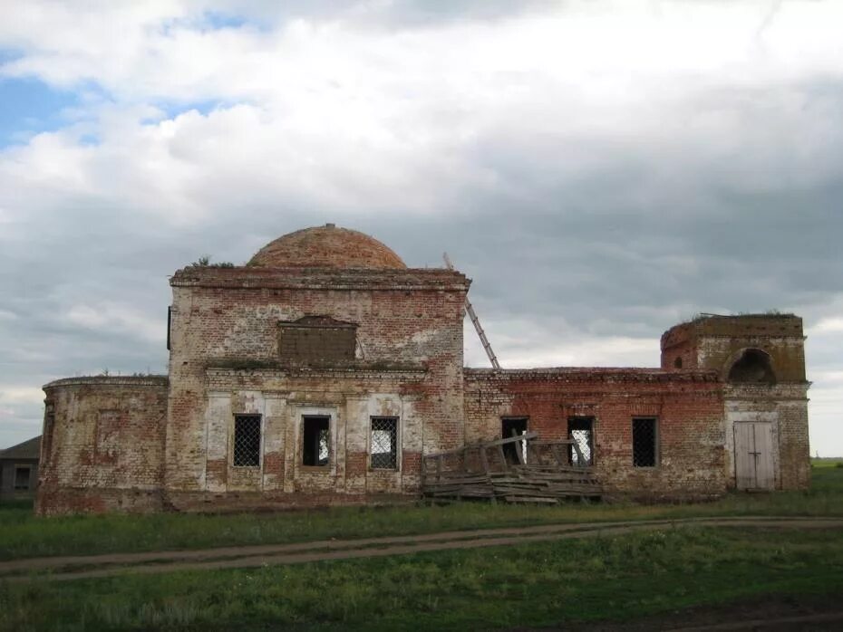 Село белая гора. Церковь белая гора Чистополь. Деревня белая гора Татарстан. Церковь в селе Петропавловка Чистопольского. Храм село лаки.