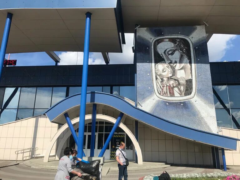 аэропорт сургут. имя аэропорта сургута. аэропорт им фармана салманова. город сургут аэропорт. город сургут аэропорт.