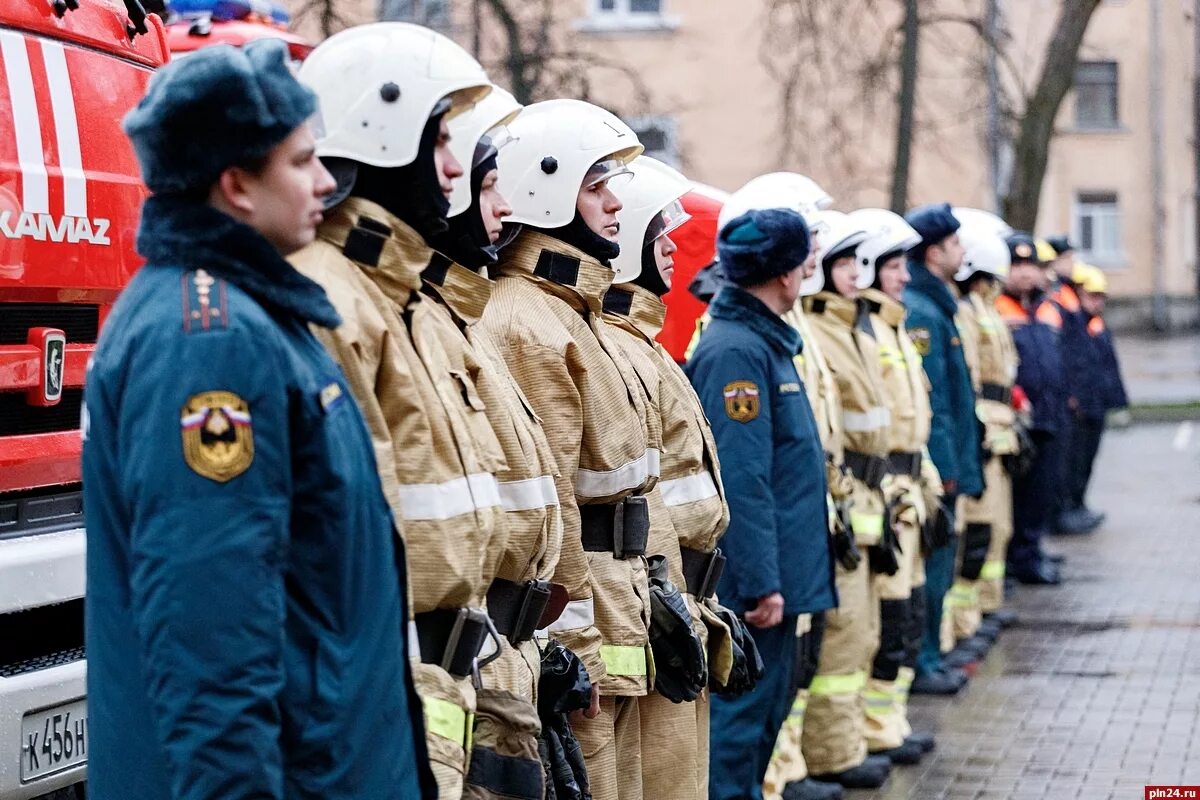 Спас мчс россии. 27 Декабря день спасателя Российской Федерации. 27 Декабря праздник МЧС. Спасатели Российской Федерации МЧС РФ. День спасателя Российской Федерации (день МЧС).