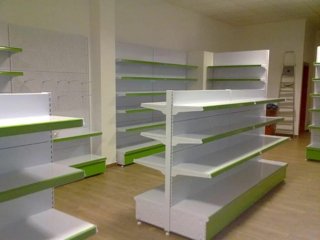 Стеллажи полки в магазине. Стеллажи полки в магазине. Стеллаж торговый металлический. Стеллаж островной. Островные стеллажи для магазина.