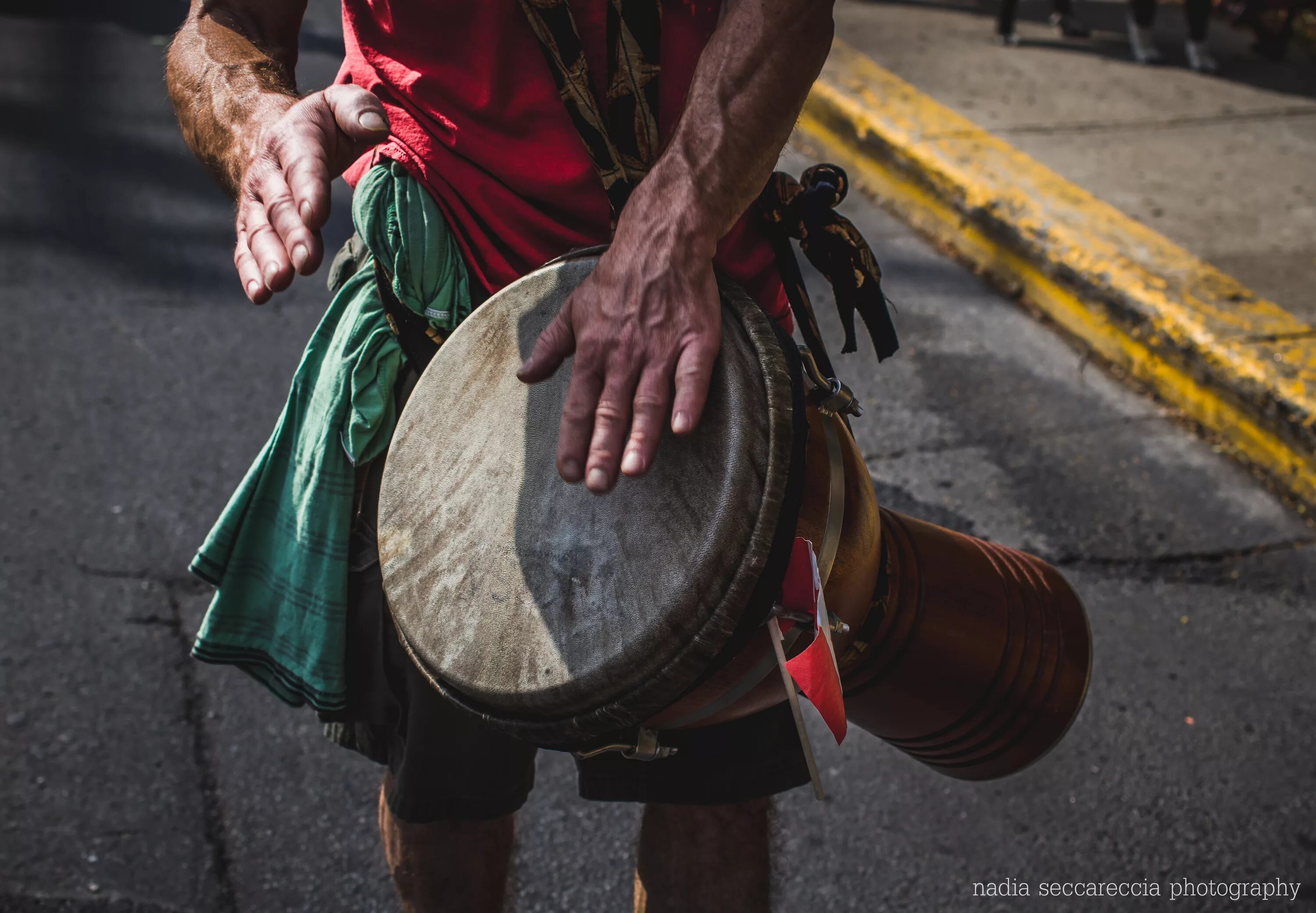 Барабаны в древности. Этнические барабаны. Этно барабаны. Джембе барабан.