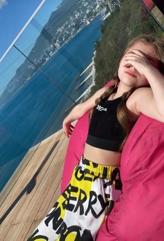 Фотка ещё с Египта ) Milana Star , Милана Хаметова Outdoor, Pretty, Porch swing