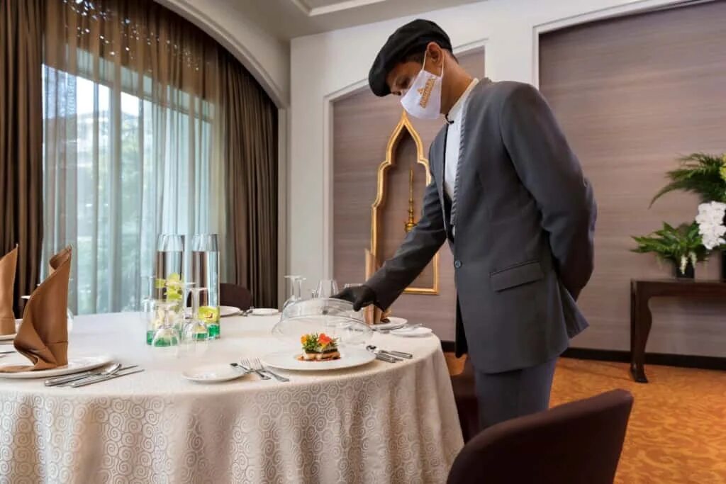 Гости в гостинице. And are you in hotel. Работники отеля. Персонал гостиницы. And are you in hotel.