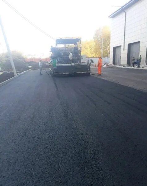 Крошка в омске. Асфальт укладка Омск СИБДОР. Укладка Омск. Укладка асфальтовой крошки Омск картинки.