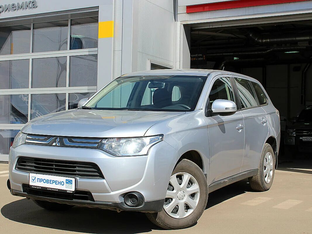 Аутлендер 3 года выпуска. Мицубиси Аутлендер 2012. Mitsubishi Outlander 2012 г. Митсубиси Outlander 2012. Митсубиши Аутлендер 2012 год.