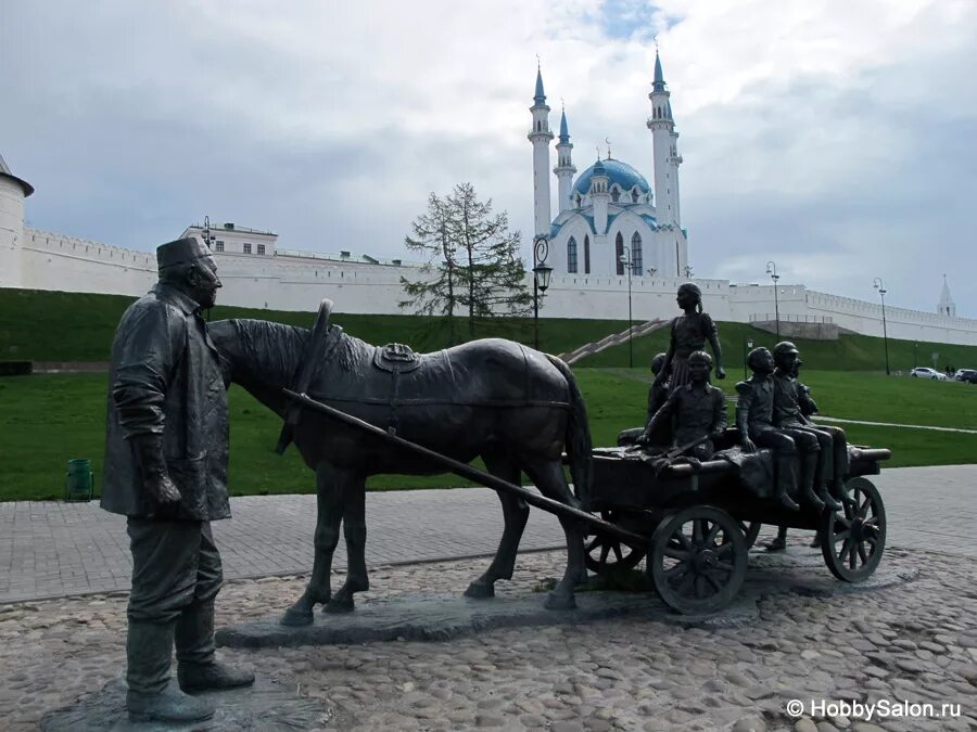 Асгат галимзянов. Памятник Асгату Галимзянову. Сквер Асгата Галимзянова в Казани. Памятник Галимзянову в Казани. Асгат Галимзянович Галимзянов памятник.