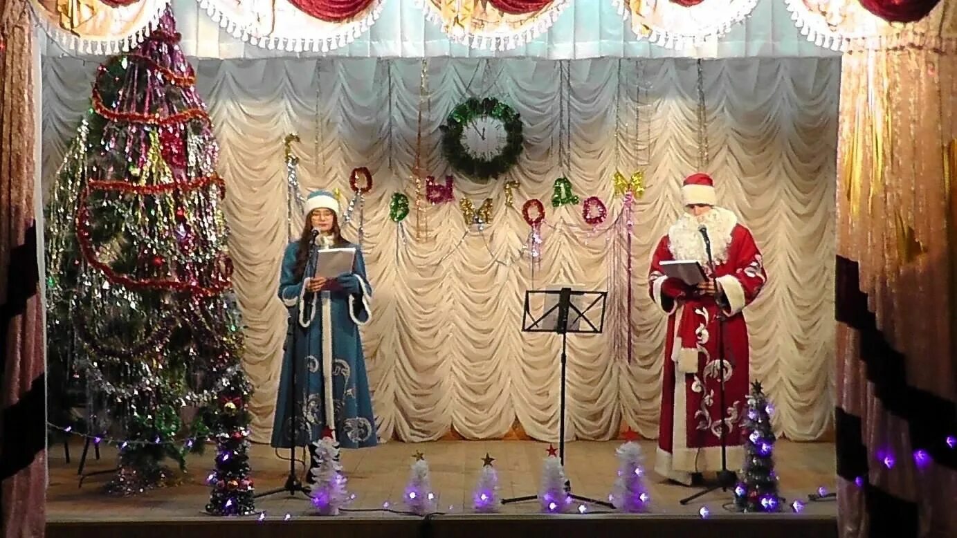 Татмышский сельский клуб канашского района. Новогодние развлекательные мероприятия. Новогодняя программа в сельском клубе. Новогодние костюмы для сельского клуба. Новогодние места.