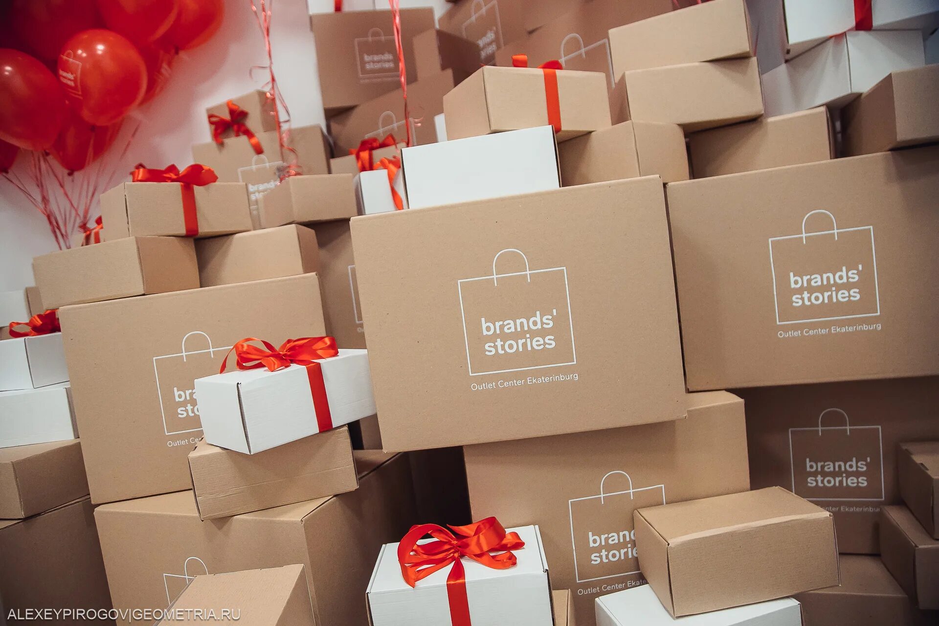 Бренд стори аутлет в екатеринбурге. Бренд стори аутлет. логотип аутлет brands stories. что такое брендинг?. брендинг для сети магазинов.