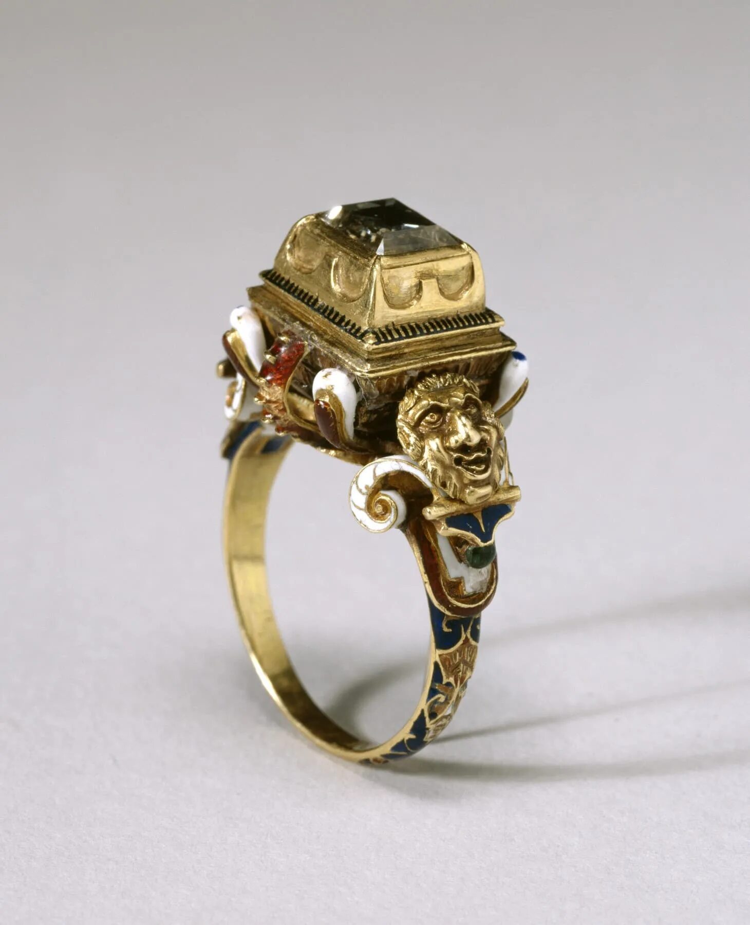 Самое старое кольцо. Ренессанс ювелирные украшения 16 век. Украшения Франция Ренессанс 16 век. Старинные кольца. Кольца средневековья.