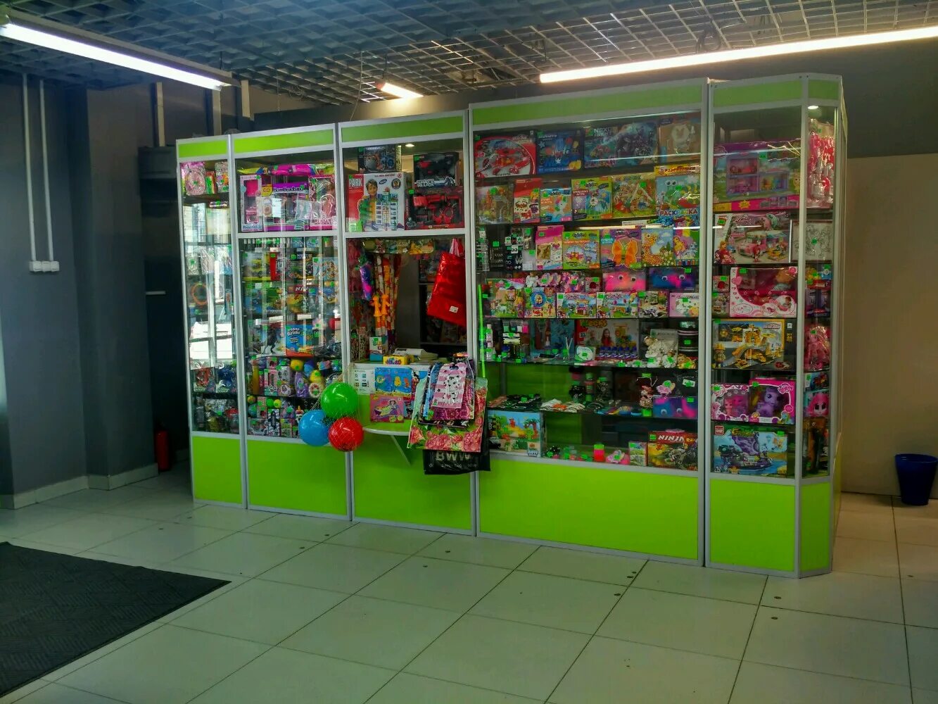 игрушечный магазин игрушек. магазин детских игрушек в минске. радуга игрушек магазин. интерьер детского магазина игрушек. магазин игрушек для детей.
