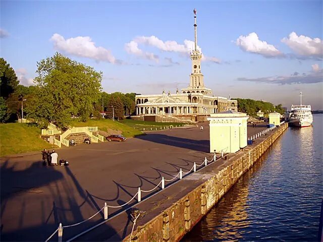 северный речной вокзал теплоходы. причалы на речном вокзале в москве. теплоход билайнер причал северный речной вокзал причал 1. парк северного речного вокзала набережная. северный речной причал.