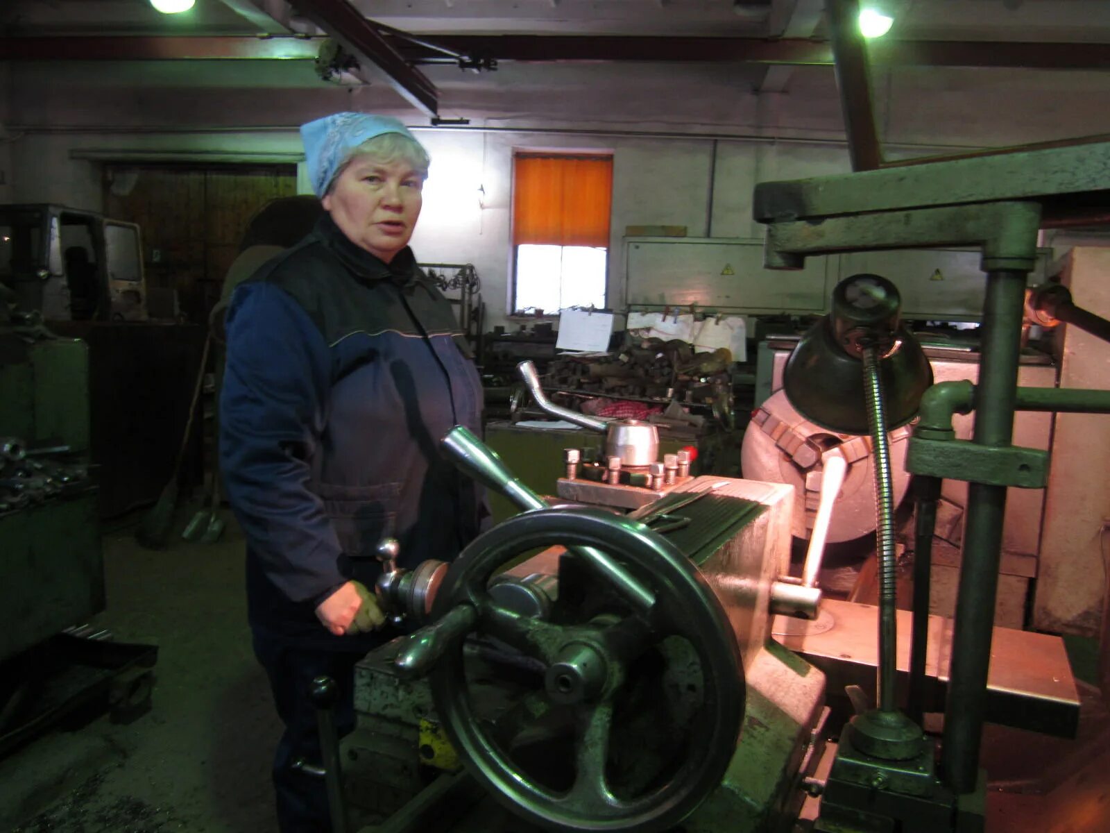 Токарь фрезеровщик. Токарь (4-5 разряд, станки trens sn50 classic). Профессия токарь. Токарь. Токарь.