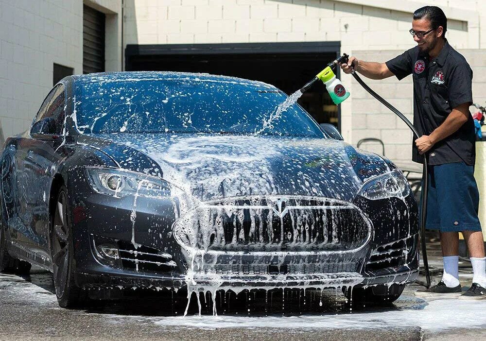 Big detailing. Car Wash автомойка. Помыть машину. Машина для мойки автомобиля. Красивая машина на мойке.